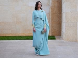 الأميرة رجوة والفساتين الطويلة.. صيحة أصبحت توقيعاً خاصاً