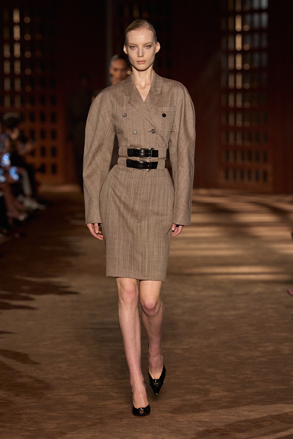 من مجموعة أزياء Ferragamo لربيع وصيف 2027 من مجموعة أزياء Ferragamo لربيع وصيف 2027
