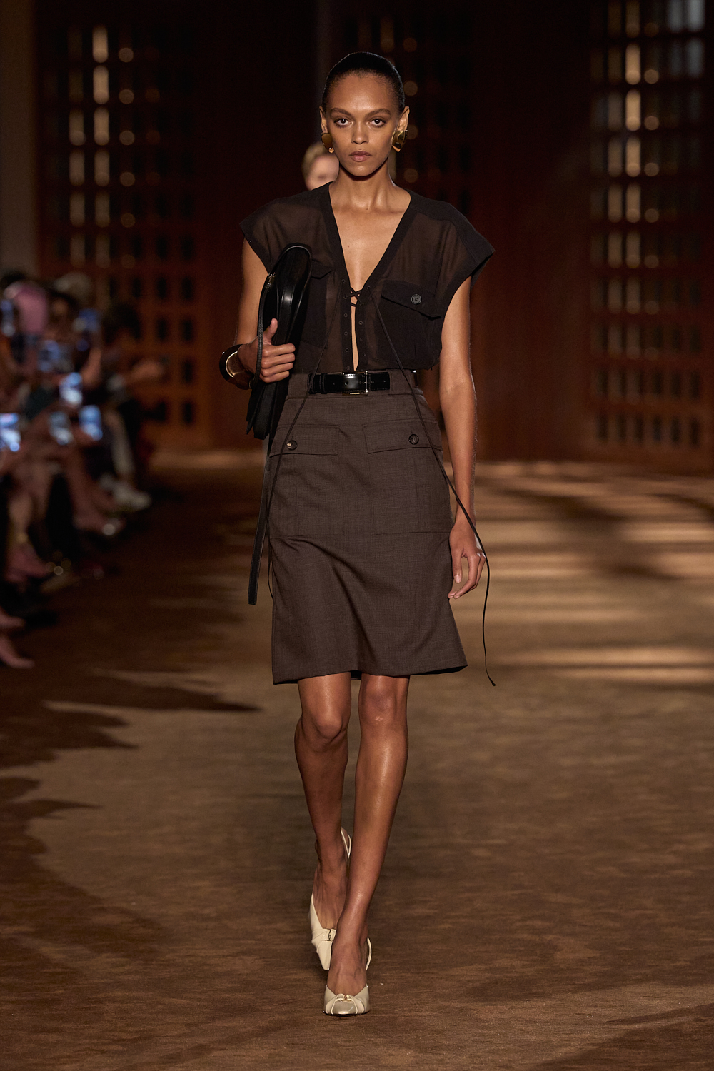 من مجموعة أزياء Ferragamo لربيع وصيف 2027 من مجموعة أزياء Ferragamo لربيع وصيف 2027
