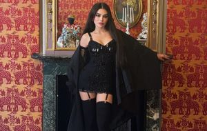 هيفاء وهبي ومصطفى شعبان يستأنفان تصوير فيلم "مملكة" بعد سلسلة من التأجيلات