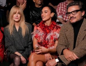 من نيكول كيدمان وابنتها إلى دوا ليبا.. نجمات الصف الأول في عرض Chanel