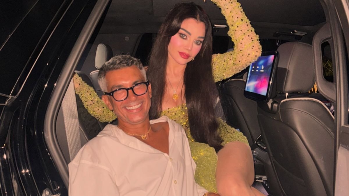 هيفاء وهبي تودع صيف الساحل بصورة مع 