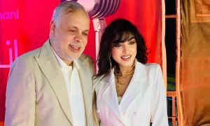 روجينا تهنئ أشرف زكي بحصوله على لقب "عميد الفنانين" برسالة خاصة