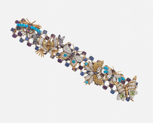 Tiffany & Co. تُحيي 10,000 قطعة ووثيقة أصلية للمصمم جان شلومبرجيه