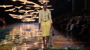 رفضها الجميع فتبنتها Chanel.. معجزة شابة نيجيرية في باريس