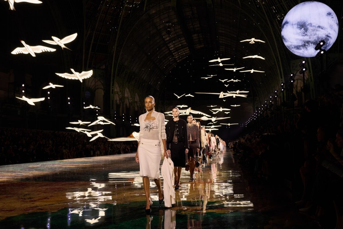عرض Chanel ربيع وصيف 2027.. مزج الأناقة الكلاسيكية بالخيال