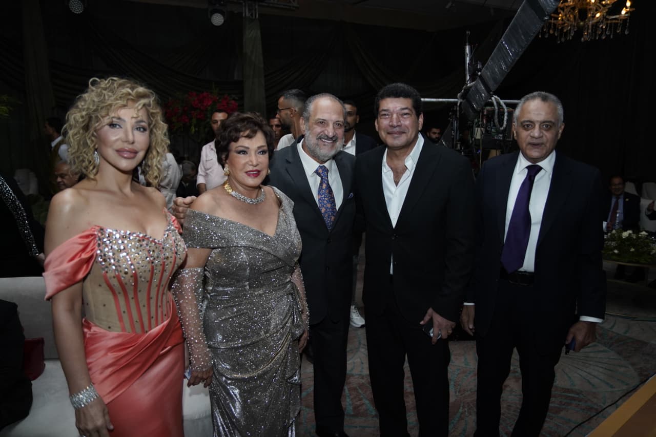 نجوم بين المدعوين نجوم بين المدعوين