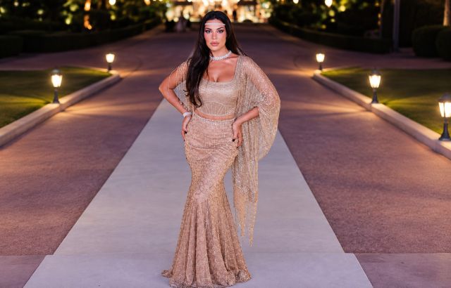 أناقة بوليوودية: نادين نسيب نجيم تتألق بالساري الذهبي ومجوهرات Chopard