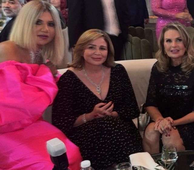 يسرا وإلهام شاهين وبوسي شلبي في حفل الزفاف