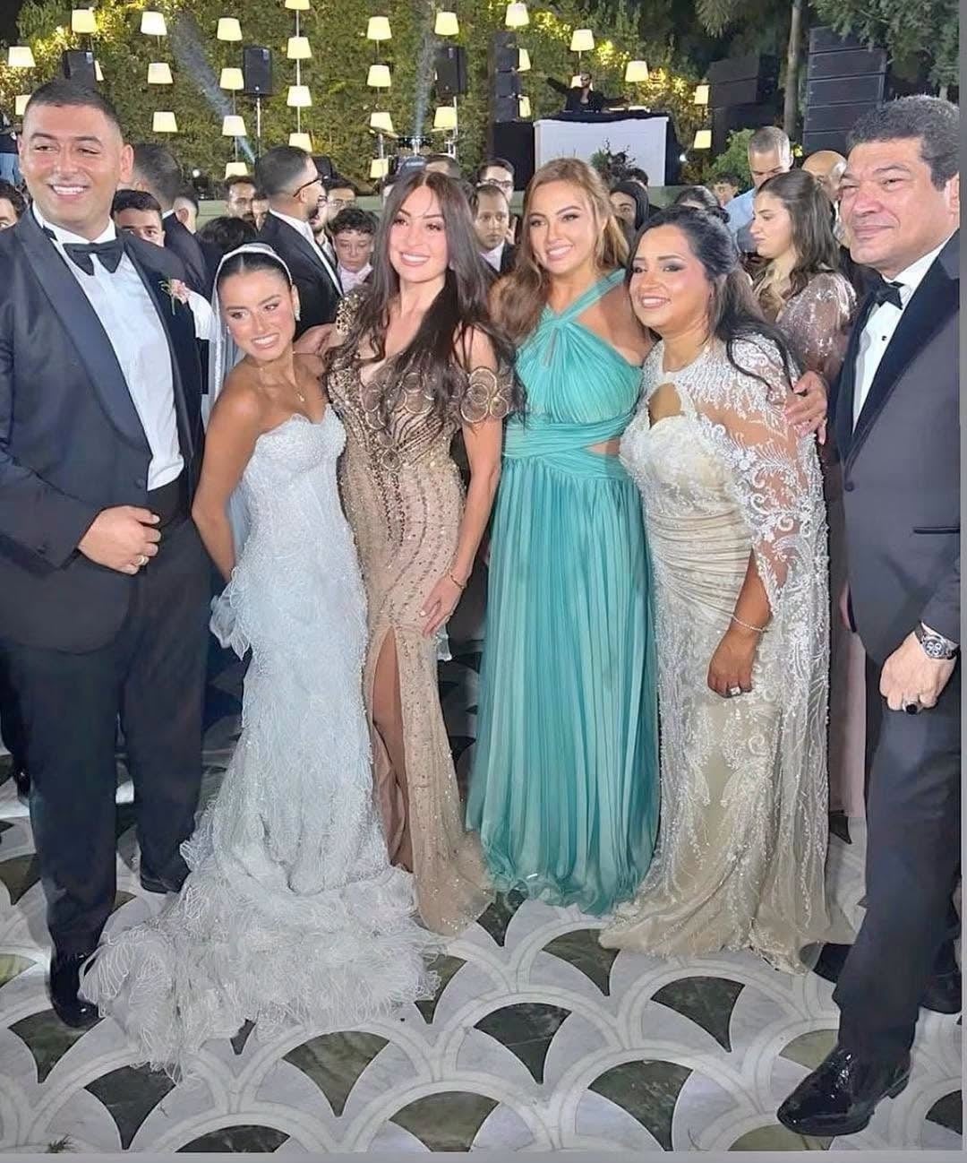  محمد إمام وباسم سمرة في المقدمة.. نجوم الفن يحتفلون بزفاف ابنة شيرين عادل (فيديو)