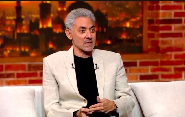 فتحي عبد الوهاب يدافع عن حديثه للصحافيين: مداعبة والبعض يبحث عن الترند (فيديو)