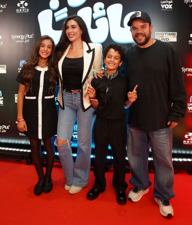 ياسمين صبري وتوتا مع الطفلين بطلي فيلم مطلوب عائلياً