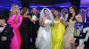 صابرين تحتفل بزفاف ابنها نور بالدبكة والغناء بحضور نجوم الفن (فيديو)