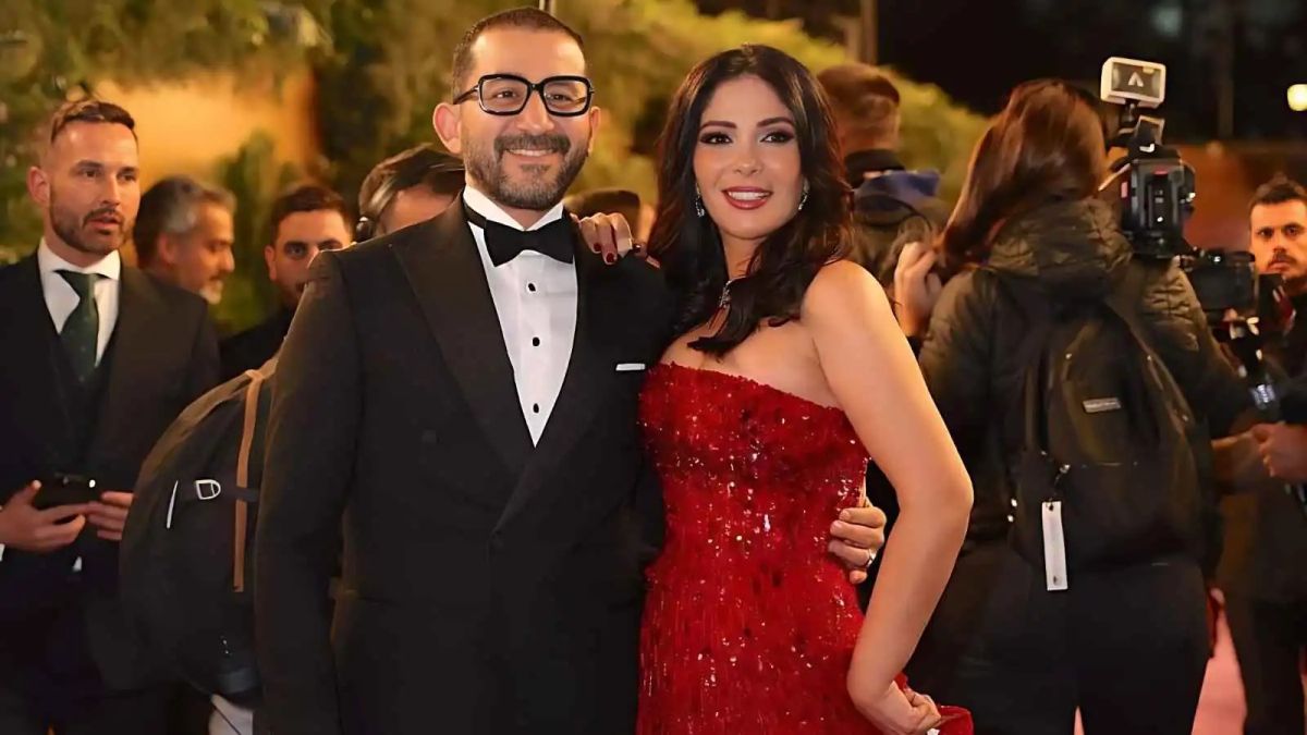 أحمد حلمي يمازح منى زكي بسبب إفيهاته الكوميدية (فيديو)