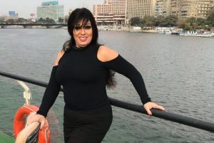 فيفي عبده تكشف تفاصيل أزمة عائلية جديدة بعد إصابتها بكسر في القدم
