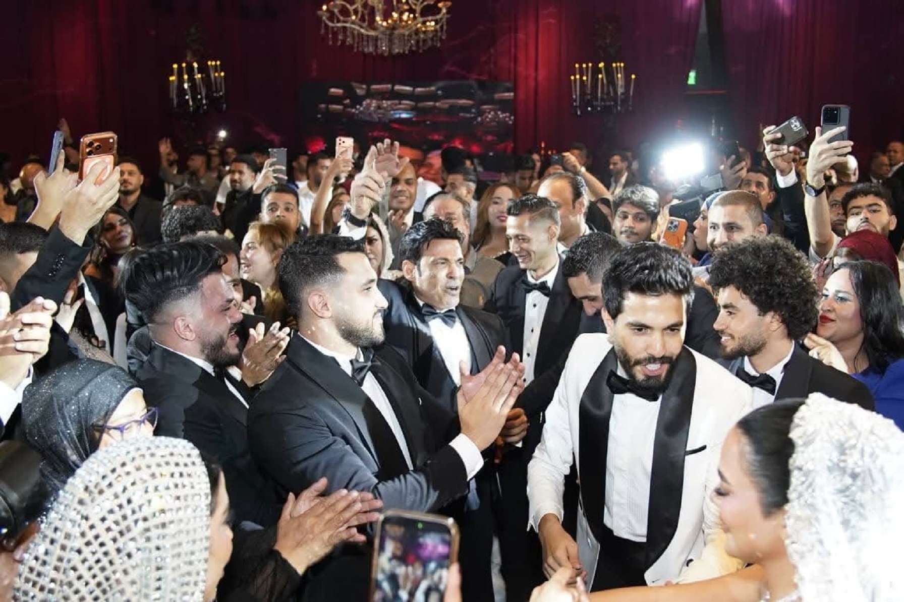 سعد الصغير يغنّي في حفل زفاف نجله وسط فرحة الحضور