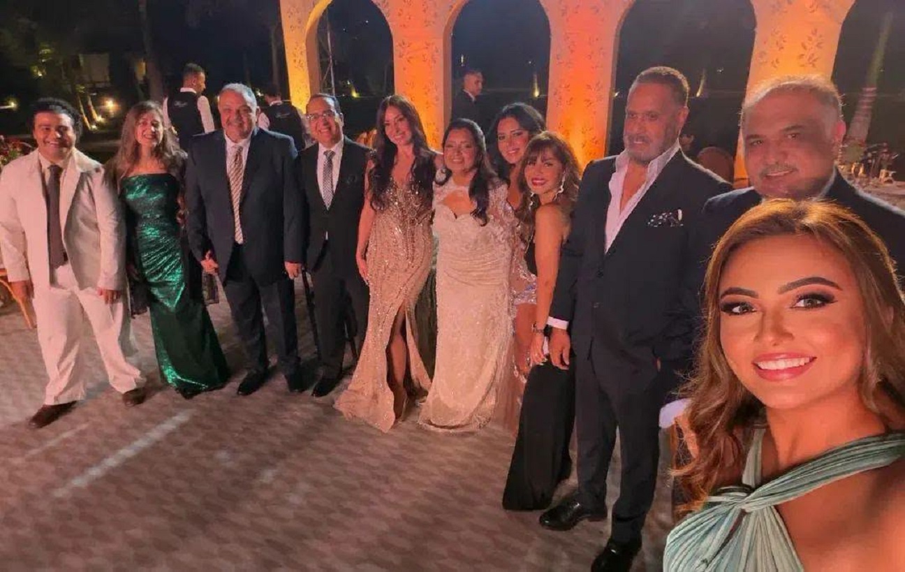 شيرين عادل وسط نجوم الفن في حفل زفاف ابنتها