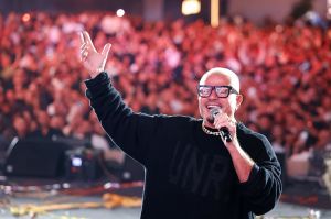 عمرو دياب يفاجئ جمهور حفله الأخير في "مول مصر" بقرار جريء (فيديو)