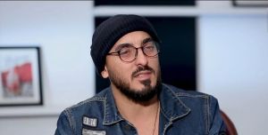  الظهور الأول لنجل نهال عنبر مع مونيكا بيلوتشي بعد سقوطه من فوق يخت