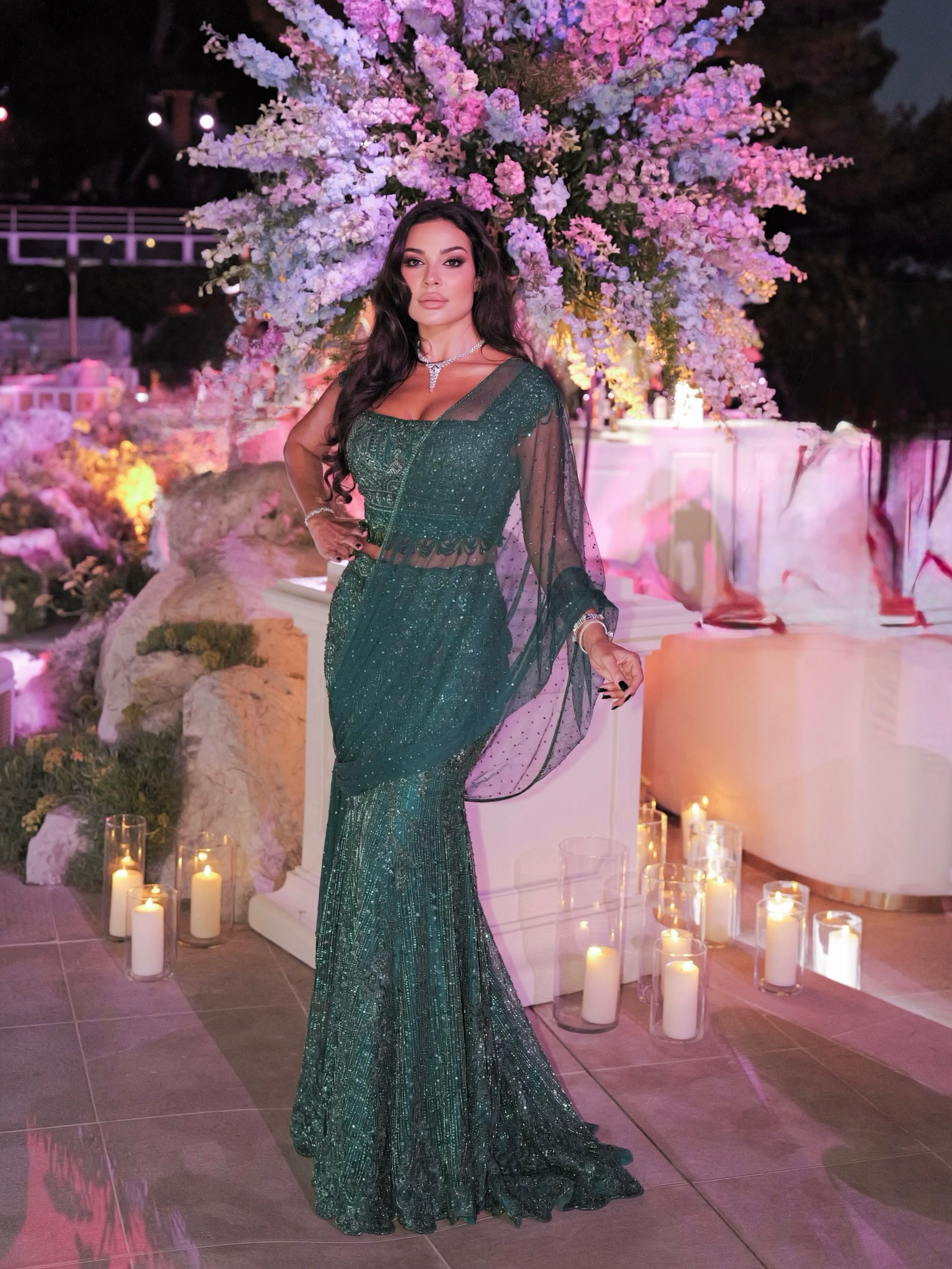 نادين نسيب نجيم بفستان أخضر  بصيحة الساري