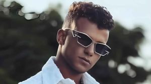 التعليق الأول من عصام صاصا على قرار إيقافه 6 أشهر بعد ظهوره بسيجارة مشتبه بها