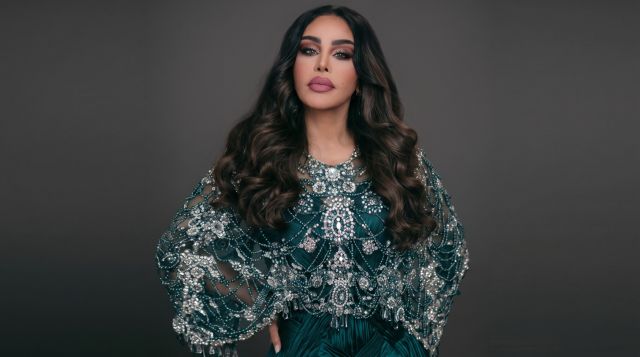 سحر الزمرد وبريق الكريستال.. إطلالة أحلام من دار زايد إلى دار سلمان