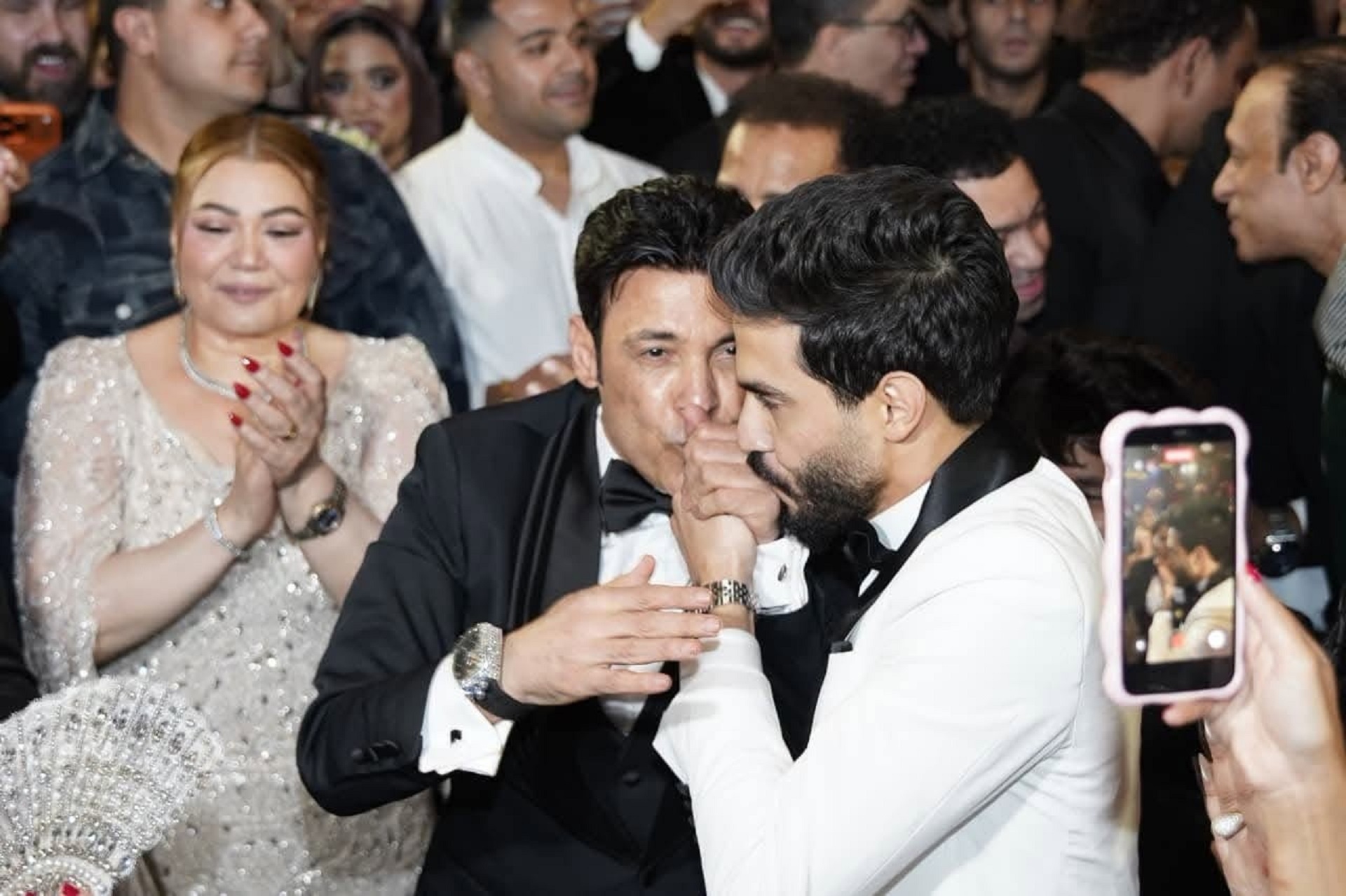 سعد الصغير ولقطة مؤثرة مع نجله في حفل زفافه