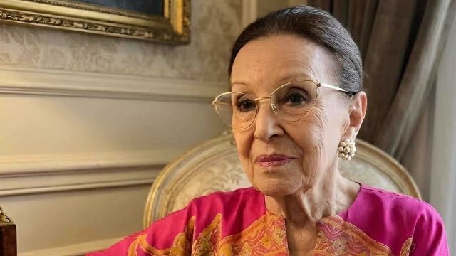 نجاة الصغيرة تفوز بشخصية العام الثقافية وأحلام تحتفل بها (فيديو)
