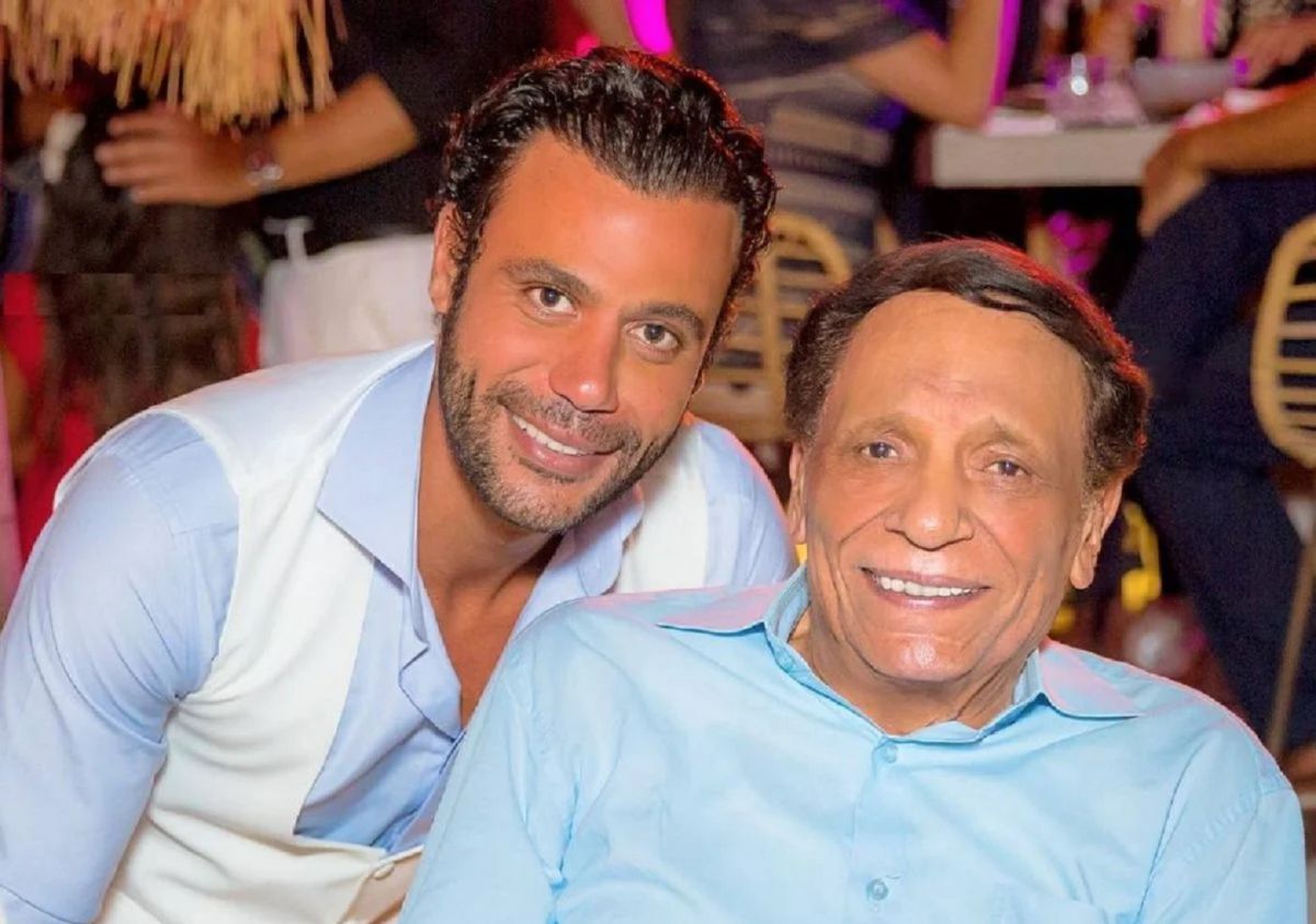 محمد إمام ينشر صورة نادرة له مع والده عادل إمام ومتابعوه يتفاعلون