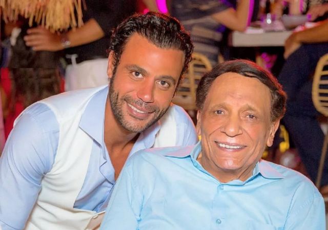 محمد إمام يستعيد ذكريات طفولته مع والده بصورة نادرة