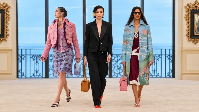 إكسسوارات شانيل Cruise 2027: حقائب بحرية وصنادل بلمسة غريبة