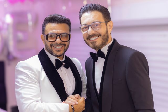  أحمد زاهر بلفتة إنسانية مع كريم الحسيني في حفل زفاف شقيقته