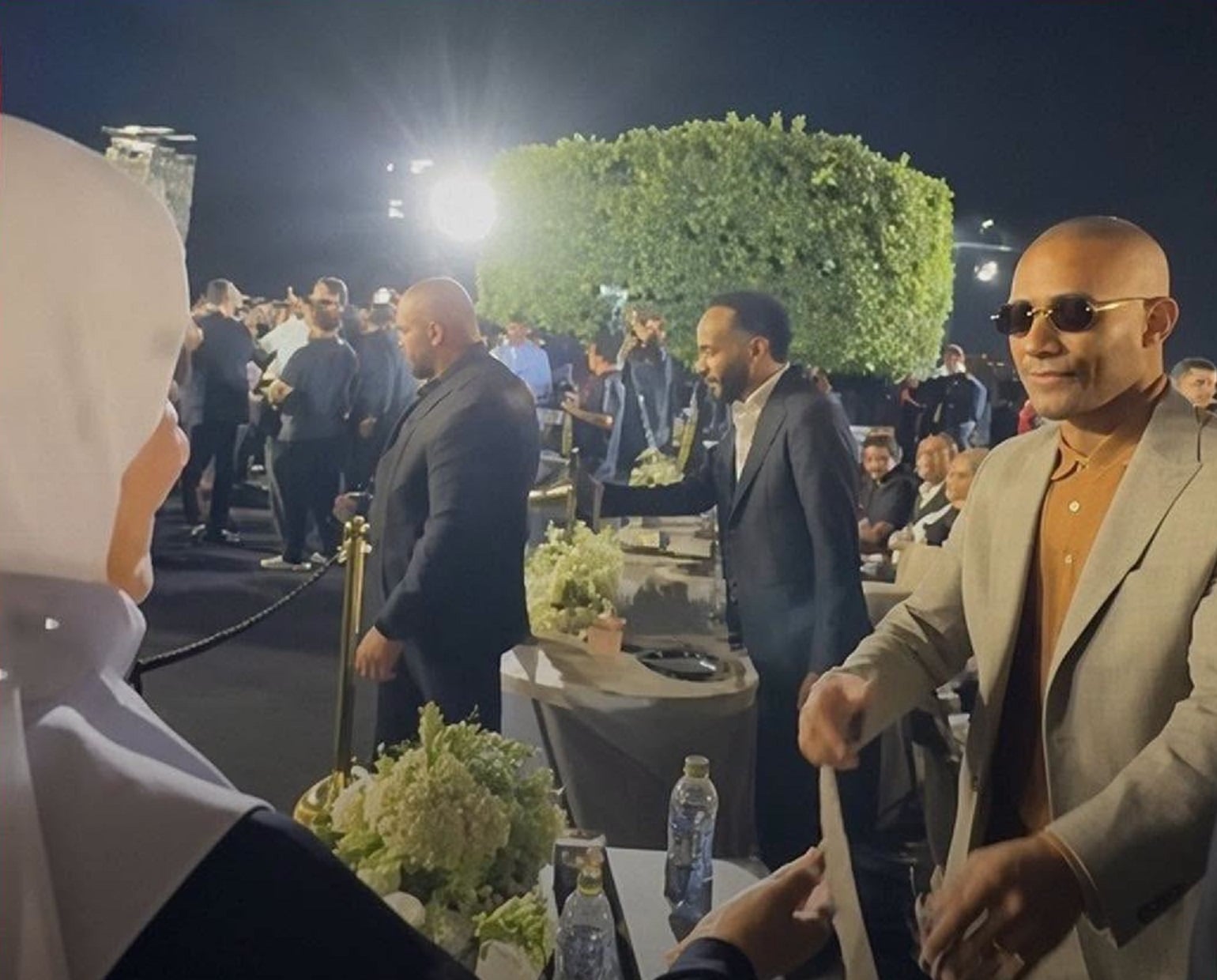 محمد رمضان حليق الرأس في مؤتمره الصحافي بالقلعة