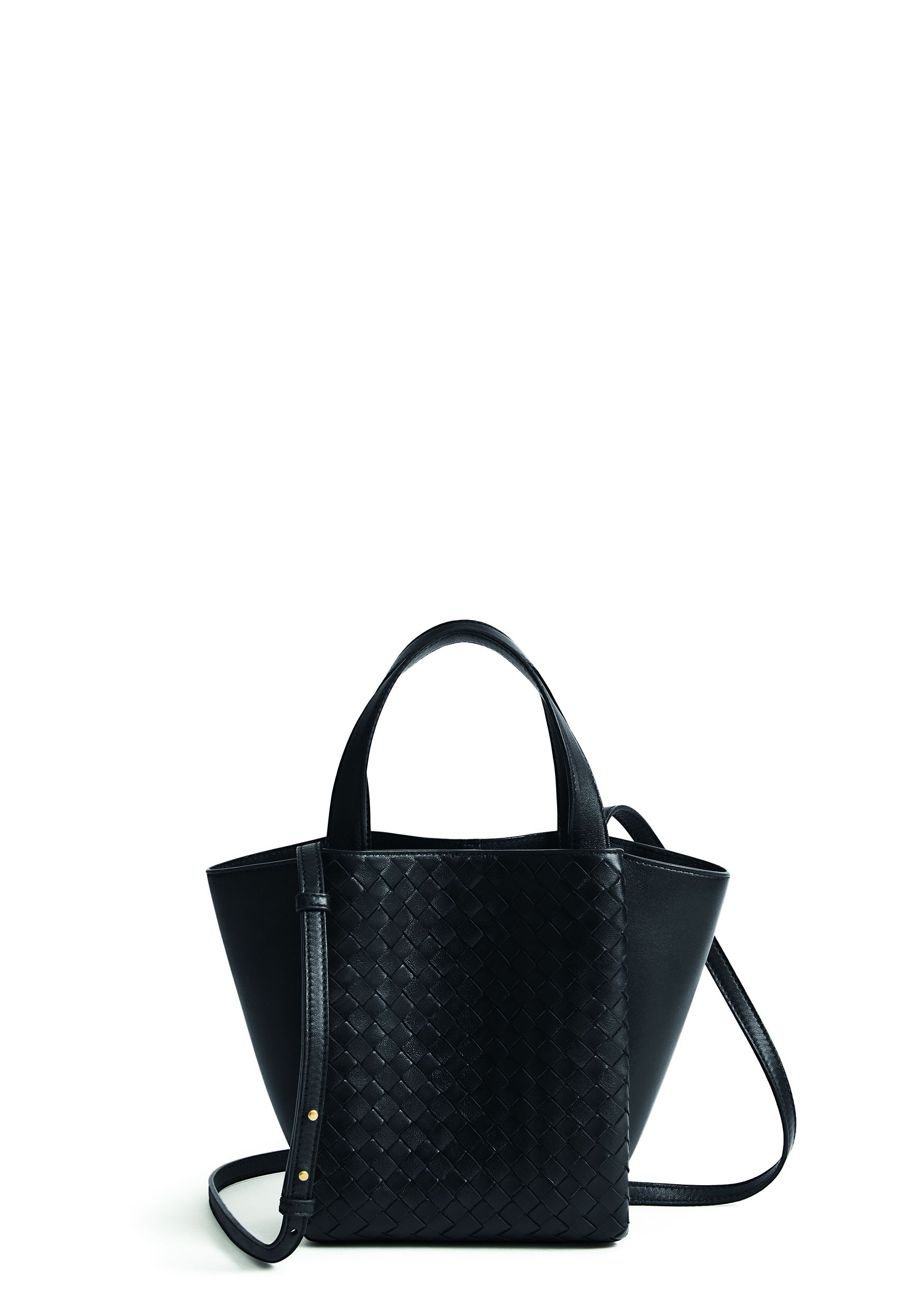 بتفاصيلها المدروسة، تجسّد Corso روح Bottega Veneta المعاصرة