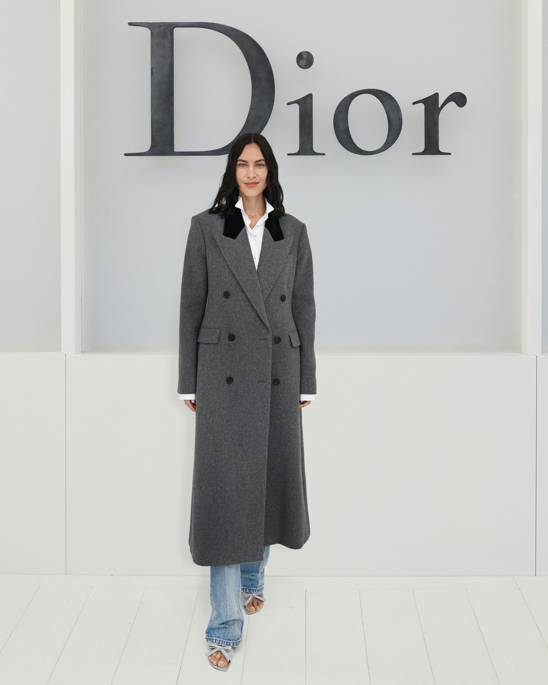 Alexa Chung في عرض Dior لصيف 2027