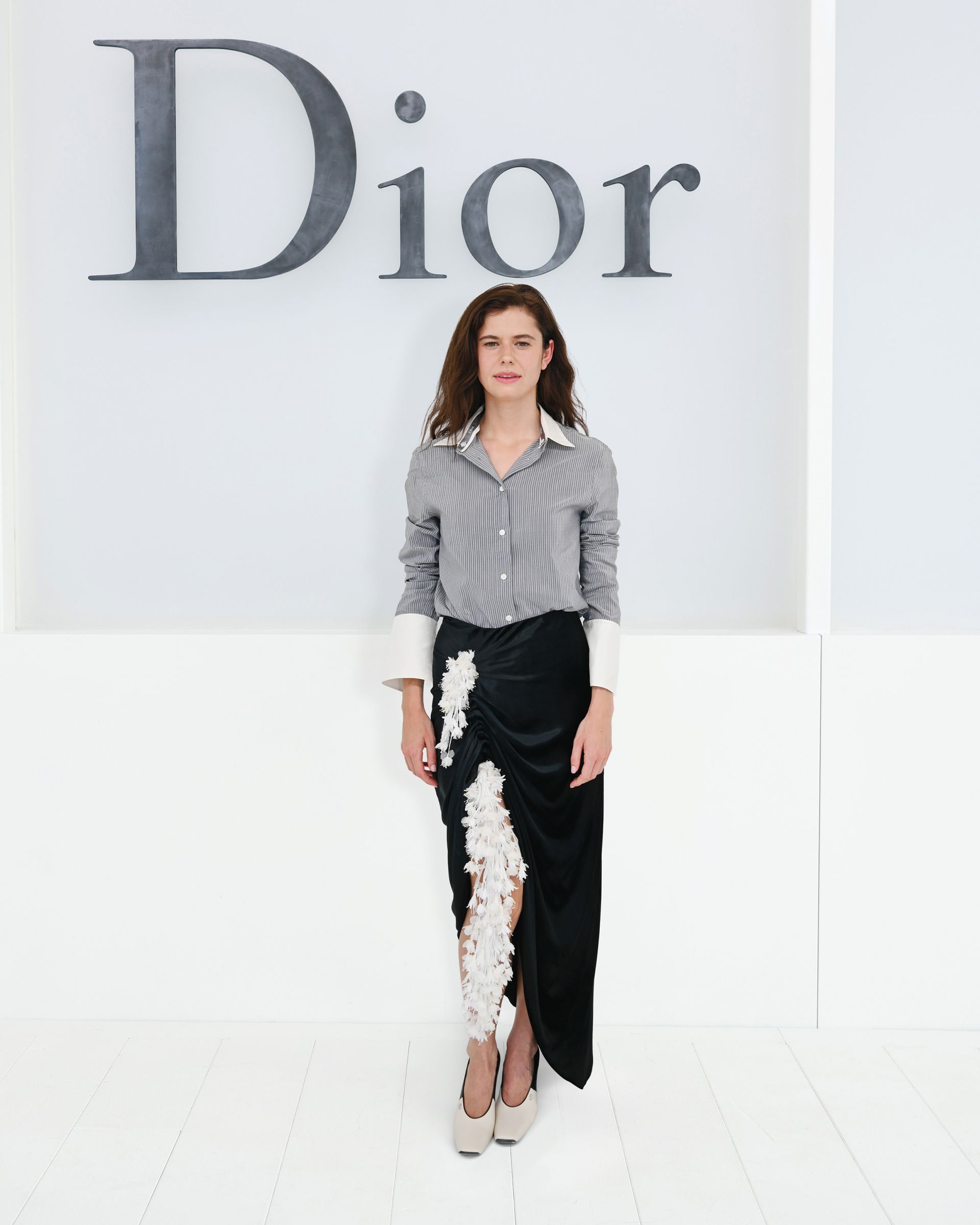 Alison Oliver في عرض Dior لصيف 2027