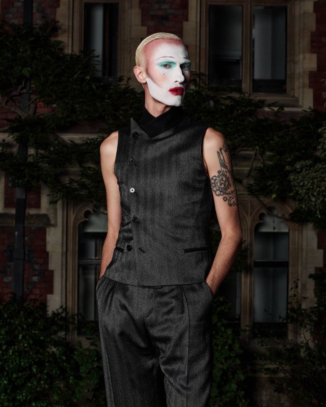 Charles Jeffrey في عرض McQueen لربيع وصيف 2027