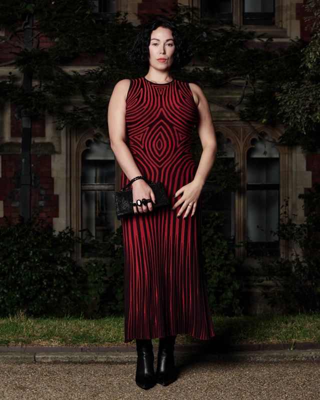 Kelly Lee Owens في عرض McQueen لربيع وصيف 2027