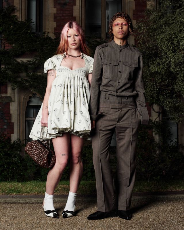 Rhian Teasdale وLava La Rue في عرض McQueen لربيع وصيف 2027