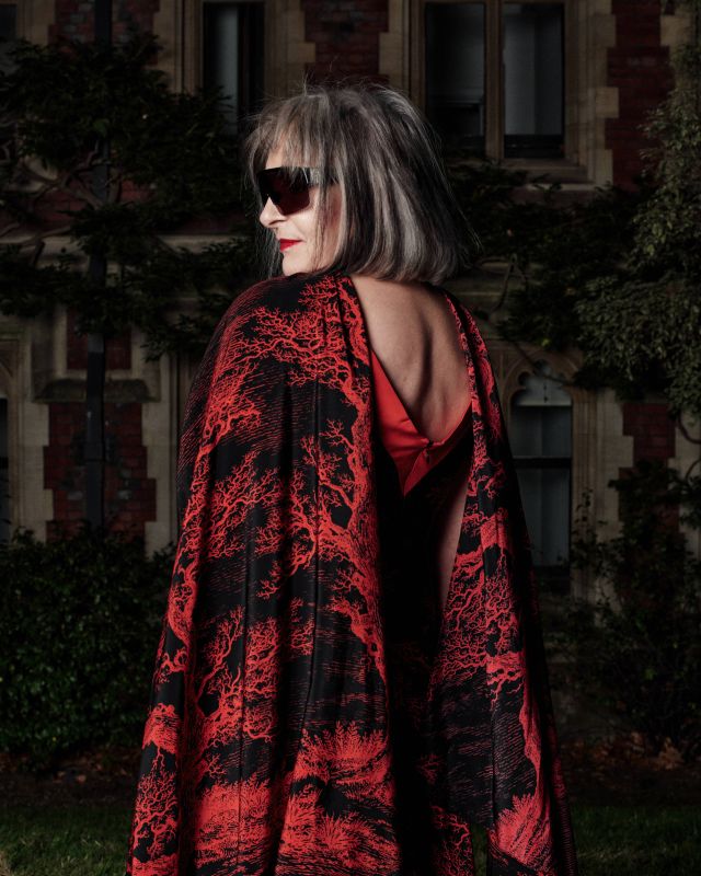 Siouxsie Sioux في عرض McQueen لربيع وصيف 2027