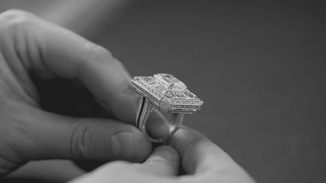 العمل في مشغل Boucheron على خاتم «The Address» من مجموعة Histoire de Style لعام 2026
