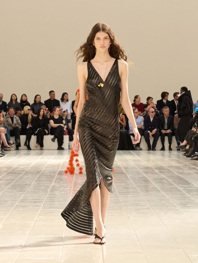 من مجموعة أزياء Balenciaga لصيف 2027