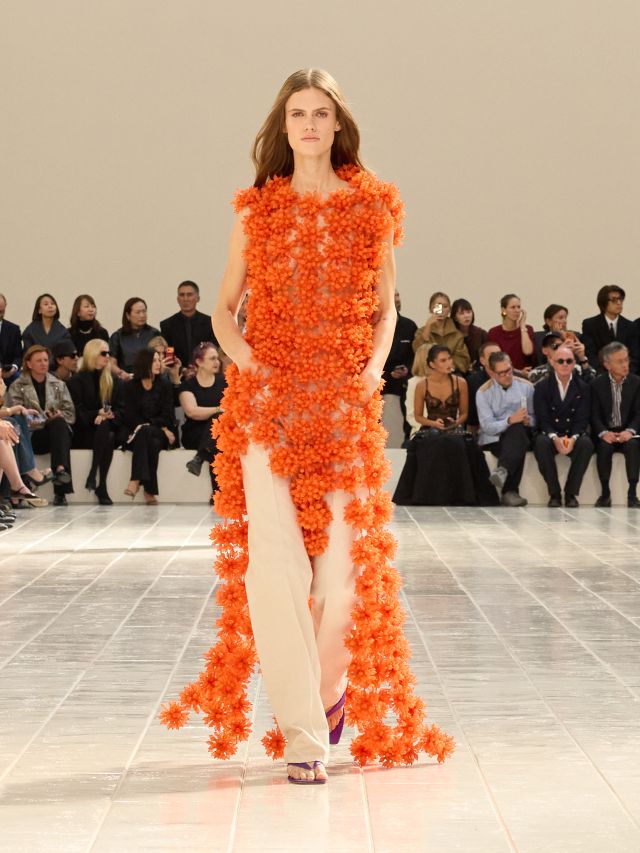 من مجموعة أزياء Balenciaga لصيف 2027