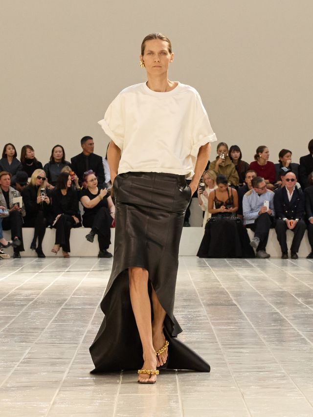 من مجموعة أزياء Balenciaga لصيف 2027