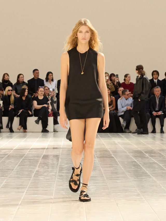 من مجموعة أزياء Balenciaga لصيف 2027