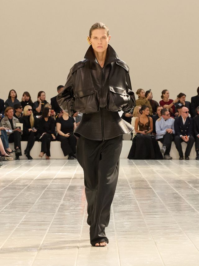من مجموعة أزياء Balenciaga لصيف 2027