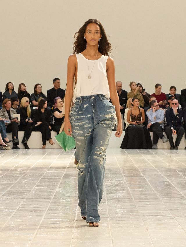 من مجموعة أزياء Balenciaga لصيف 2027