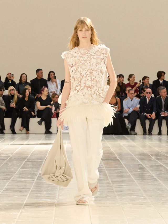 من مجموعة أزياء Balenciaga لصيف 2027