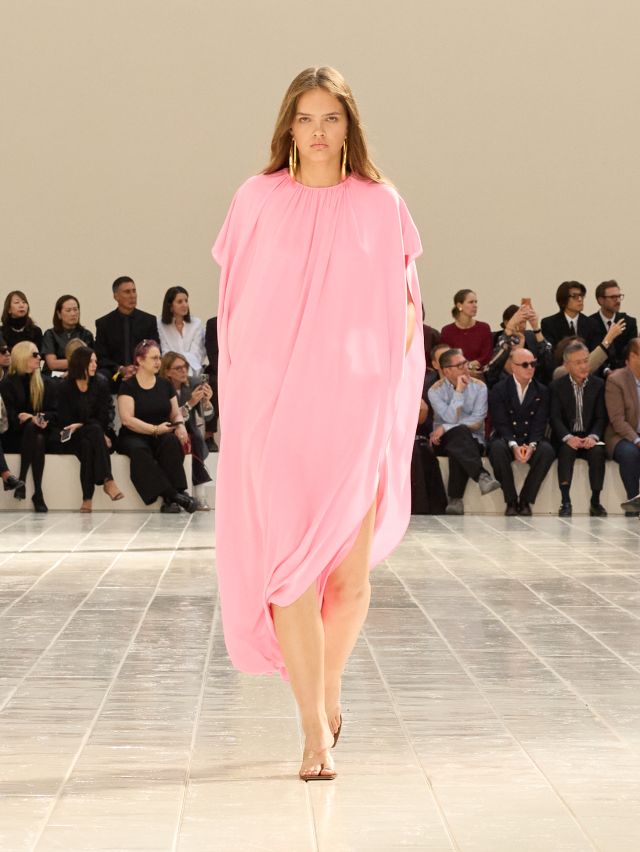 من مجموعة أزياء Balenciaga لصيف 2027