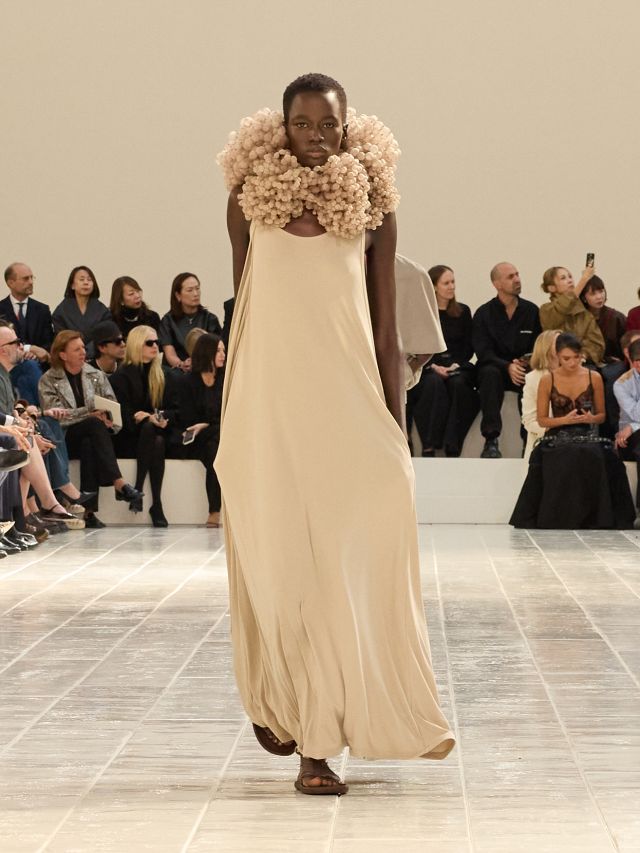 من مجموعة أزياء Balenciaga لصيف 2027